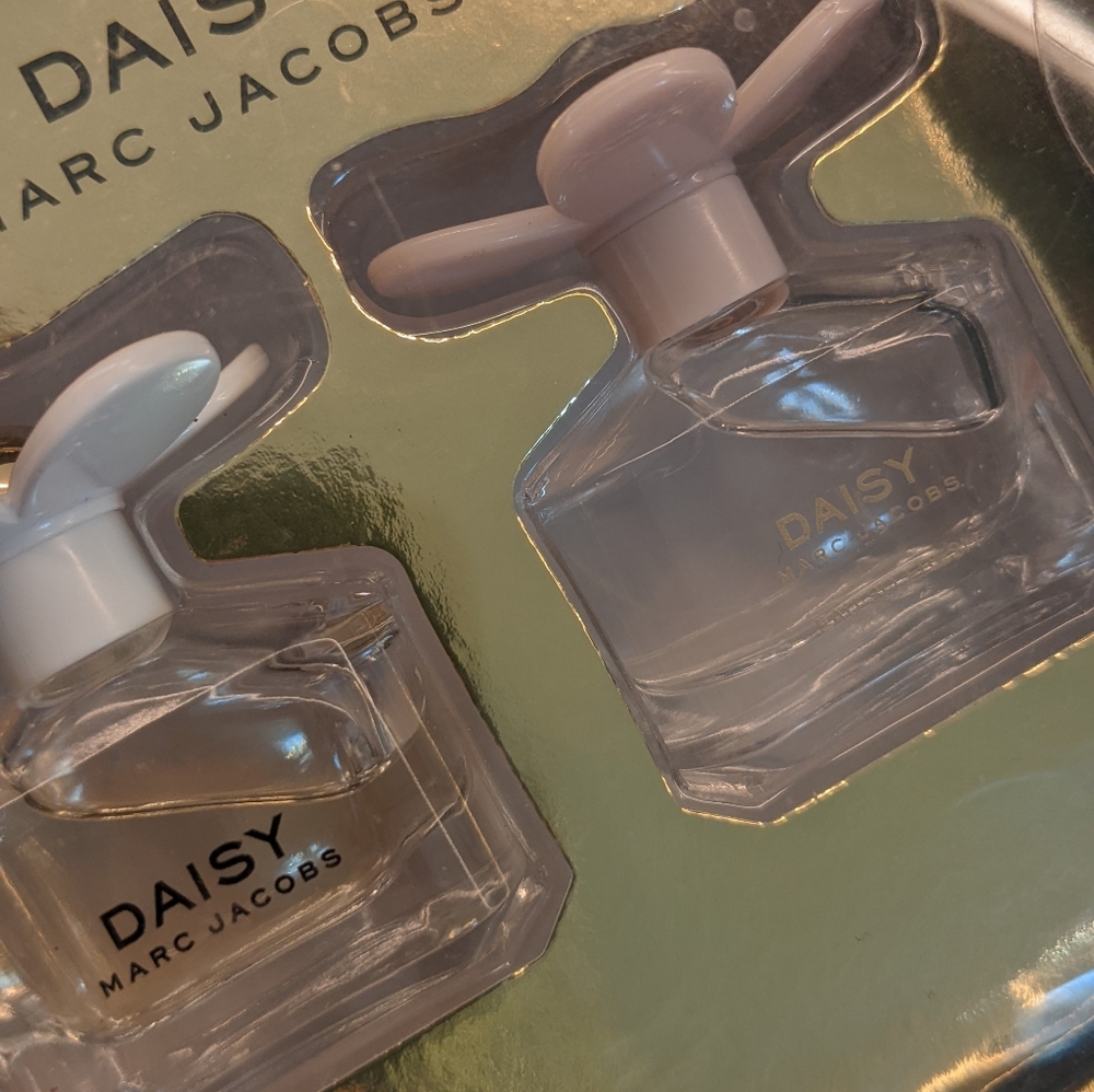 New Marc Jacobs Daisy mini travel perfume